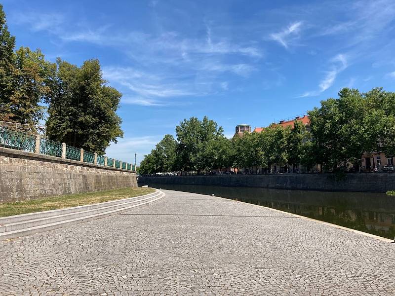 Co nového v krajském městě? Opravy, zahrádky i socha cyklisty na Malém náměstí.