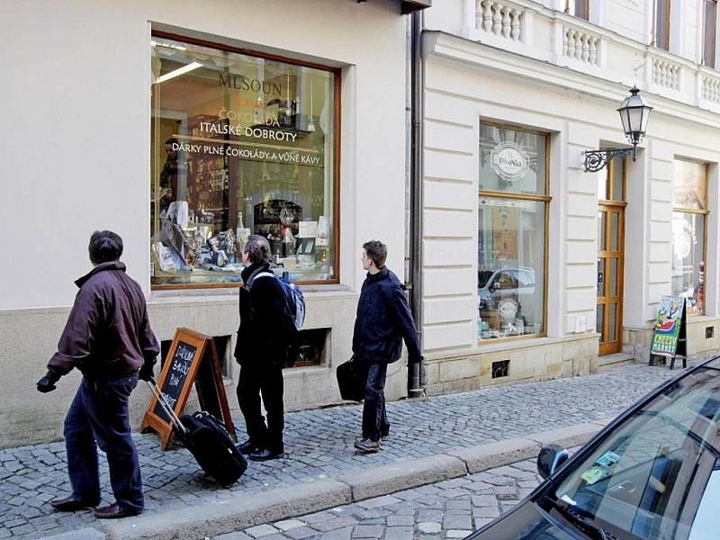 Během posledních několika let vyrostlo na Velkém náměstí v Hradci Králové množství specializovaných obchodů.