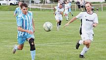 Šlágr III. třídy Sendražice (v bílém) vs. Nový Hradec Králové B (2:2).