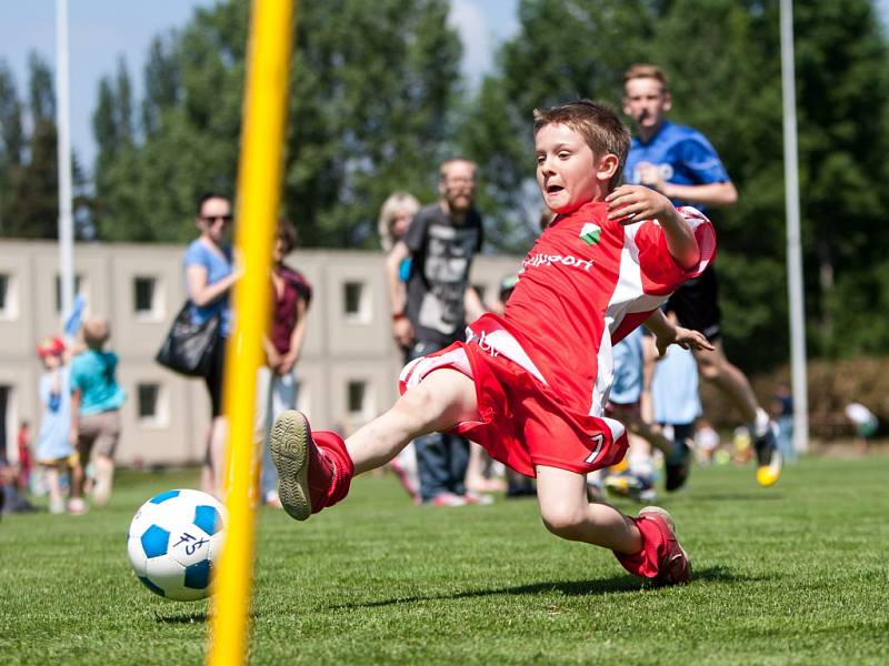 Fotbalový turnaj dětí z mateřských škol na hřišti Háječek v Hradci Králové.