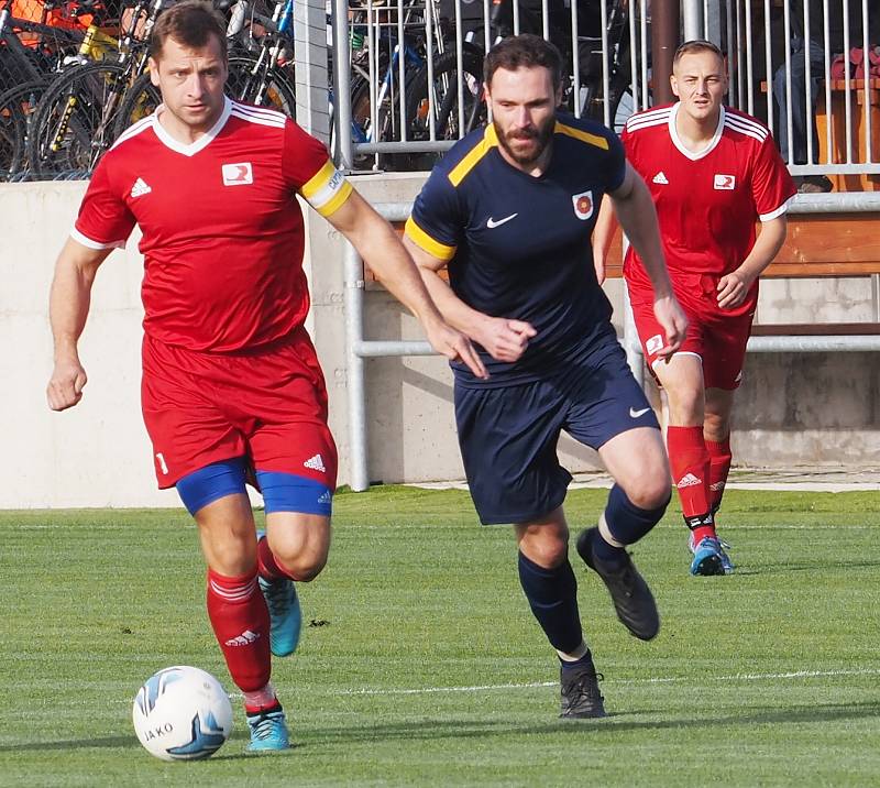 OKRESNÍ PŘEBOR Nechanice (v modrém) – Dohalice 3:1.