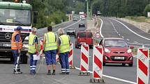 Silniční čtyřpruh mezi Hradcem Králové a Pardubicemi.