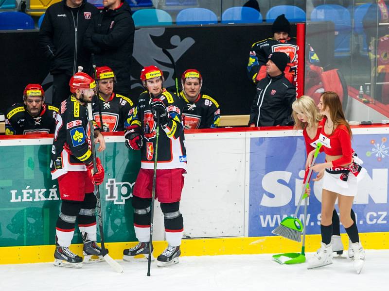 Tipsport extraliga ledního hokeje: Mountfield HK - Bílí Tygři Liberec.