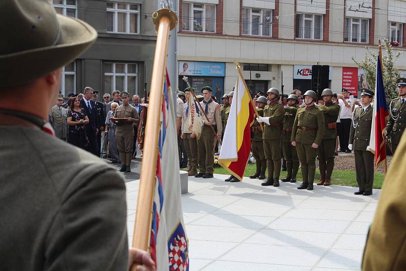 Takřka po 80 letech se do Hradce Králové vrátil pomník legionářů.