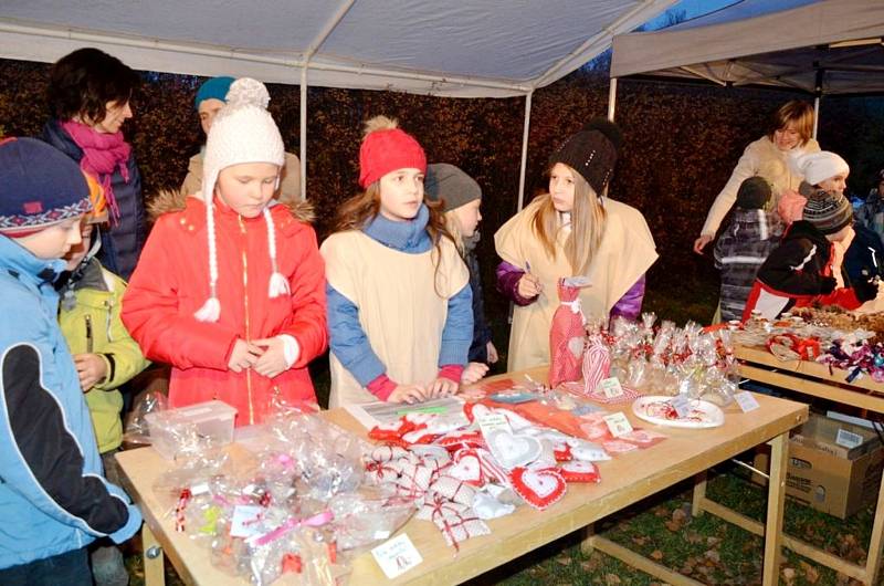 Adventní trh v Holandsku na školní zahradě hradecké ZŠ Sion J. A. Komenského.