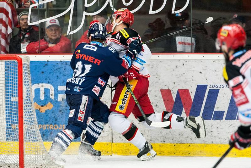 Hokejová extraliga: Mountfield HK - Bílí Tygři Liberec.