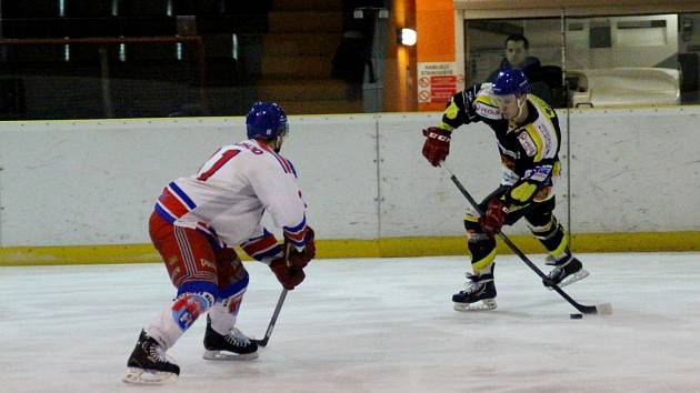 Krajská hokejová liga - 1. semifinále play off: HC Náchod - Stadion Nový Bydžov.