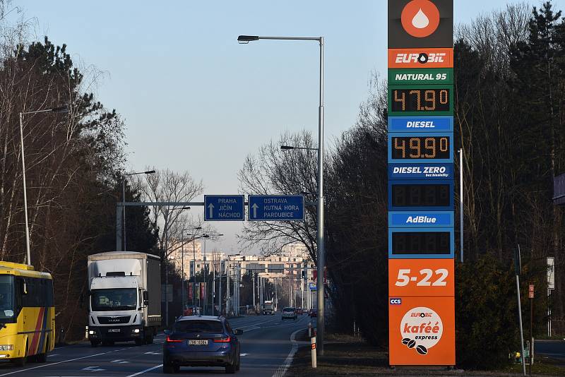 Do nebes rostoucí ceny benzínu a nafty oživily poptávku po přestavbách aut na LPG. Zkapalněný propan butan sice také zdražuje, ale stále stojí méně než polovinu.