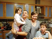 Pavla Smetanová a její rodina: manžel Adonis, dcera Ofélie a syn Janis.