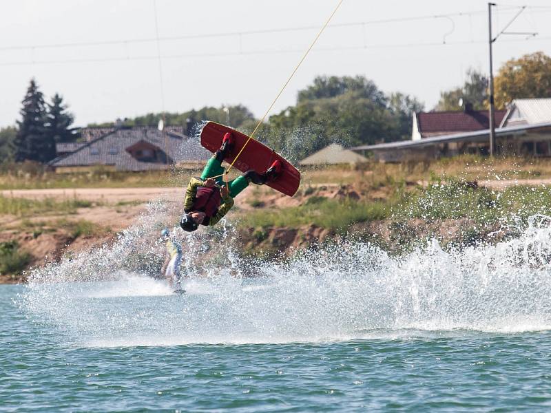 Wakepark na plačické pískovně u Hradce Králové.