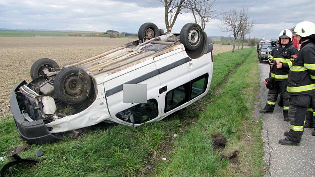 Havárie osobního automobilu u obce Divec.