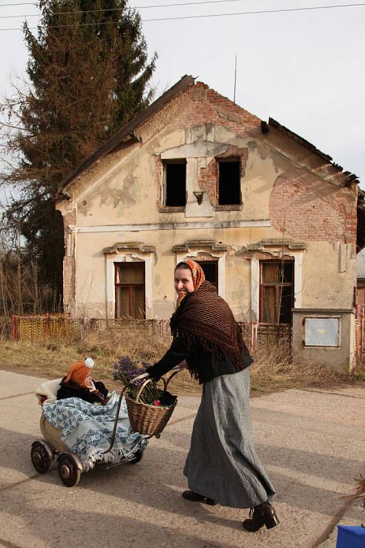 Masopustní průvod v Lochenicích.