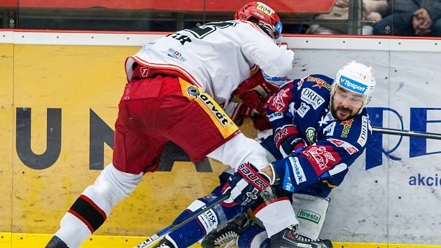 Semifinále Generali play off hokejové extraligy: Mountfield HK - HC Kometa Brno.