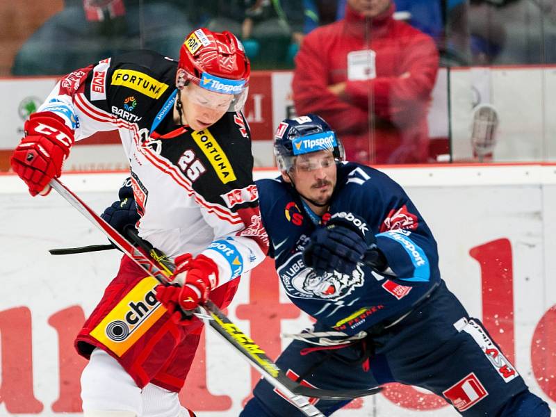 Hokejová extraliga: Mountfield HK - Bílí Tygři Liberec.