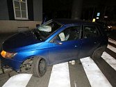 Osobní automobil po havárii na hradecké Pospíšilově třídě.