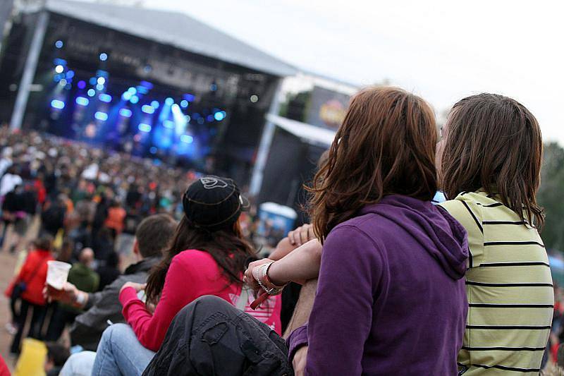 Atmosféra na festivalu Rock for People, pondělí 5. července 2010.