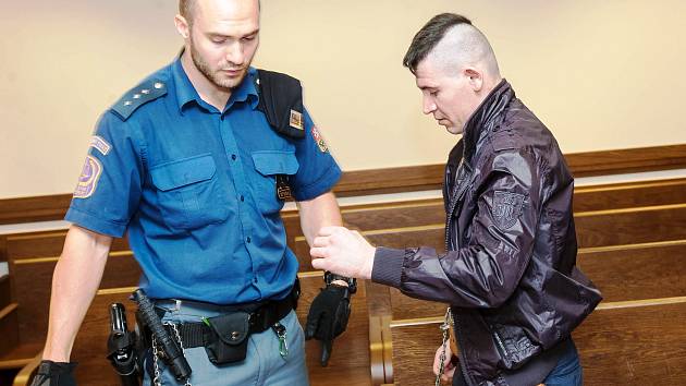 ODSOUZENÝ RUMUN. Osmadvacetiletý dělník Stefan Aranyasz byl odsouzen za znásilnění, ve vězení v Česku stráví osm roků.