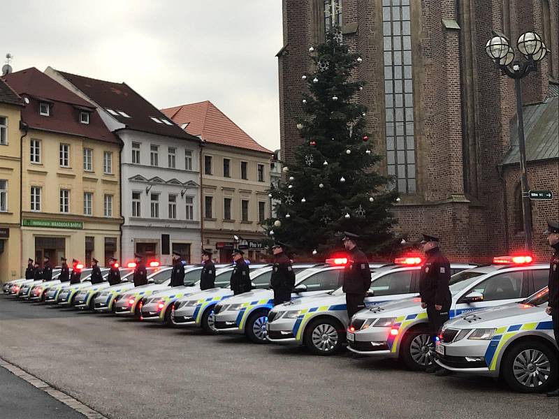 Třiadvacet nových policejních vozidel do kraje.