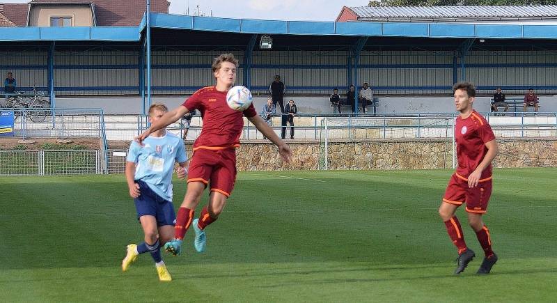 Nedělní derby divize C Nový Bydžov (v modrém) vs. Náchod 2:1