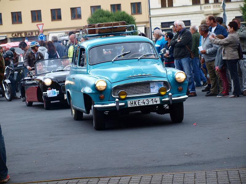 Novobydžovský čtverec - memoriál Elišky Junkové.