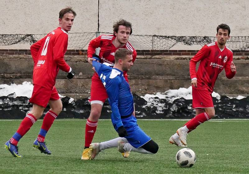 MFK Trutnov (v červeném) vs. FK Jaroměř 8:0