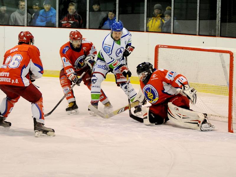 Baráž o krajskou hokejovou ligu: HC Wikov Hronov - SK Třebechovice pod Orebem.