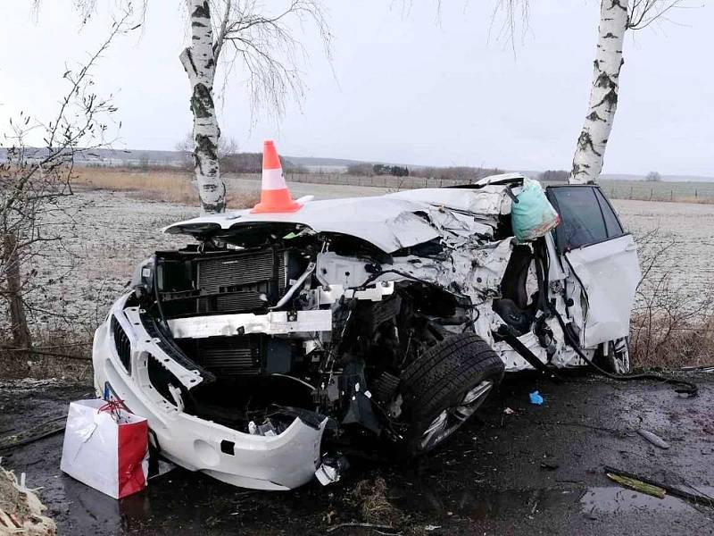 Tragická havárie osobního automobilu u Lužce nad Cidlinou.