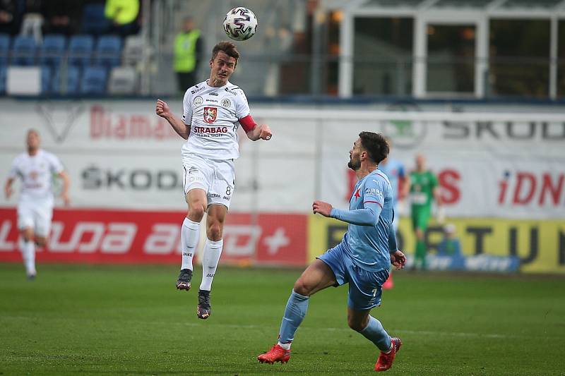 Fotbalista Adam Vlkanova věří, že v letní pauze z Hradce přestoupí.