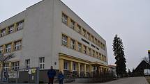 O pět moderních učeben se od září rozroste základní škola v Černilově.