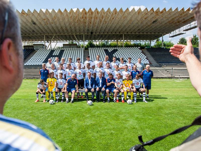 Fotografování fotbalistů FC Hradec Králové.