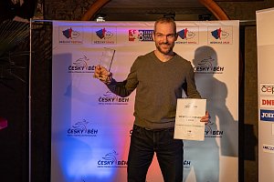 Hradecký půl/maraton byl významně oceněn v anketě TOP běžecká akce roku 2022, kde obsadil skvělou čtvrtou příčku. Pro ocenění si přišel jeho ředitel Roman Šinkovský.