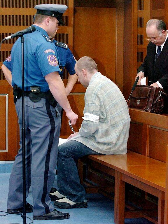 U Krajského soudu v Hradci Králové začalo hlavní líčení s obžalovaným  Petrem Zelenkou v kauze heparinových vražd.