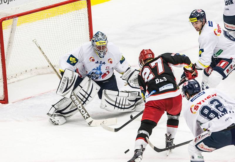 Hokejová extraliga: Mountfield HK - Bílí Tygři Liberec.