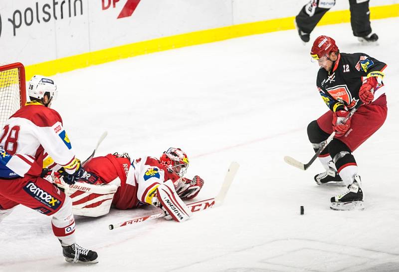 Hokejová extraliga: Mountfield HK - HC Slavia Praha.