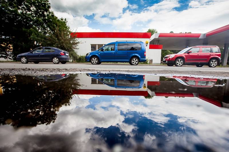 Uzavírka na hlavním silničním tahu do Polska v Náchodě.