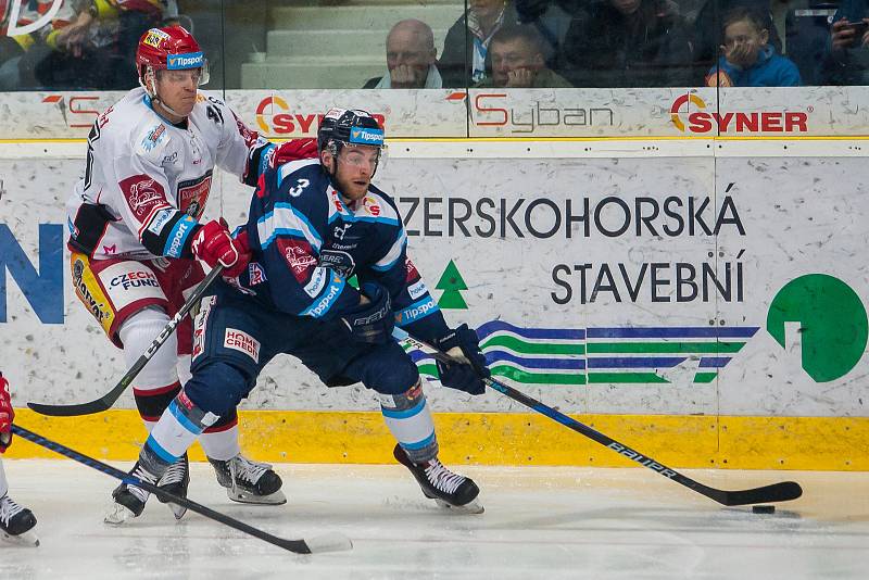 4. zápas čtvrtfinále extraligy ledního hokeje Bílí Tygři Liberec - Mountfield Hradec Králové.