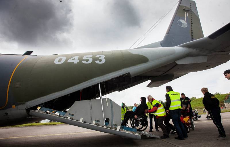 Akce Open Skies for Handicapped na královéhradeckém letišti.