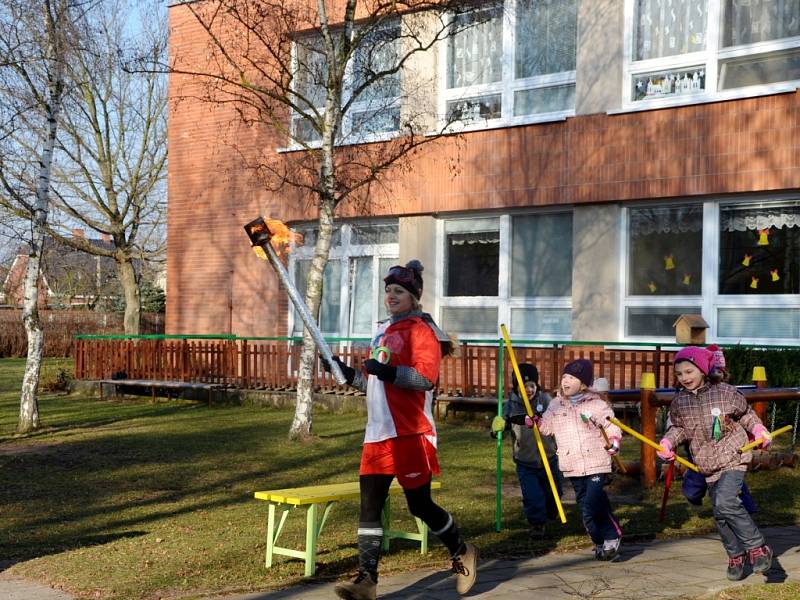 Netradiční zimní olympijské hry v MŠ Štefcova v Hradci Králové.