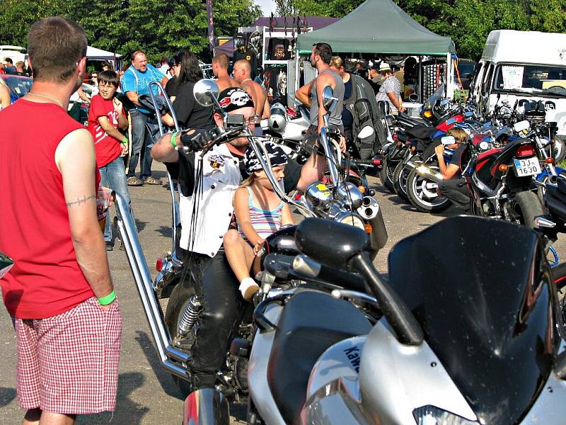 Druhý motosraz Iron Bikers v Chlumci nad Cidlinou