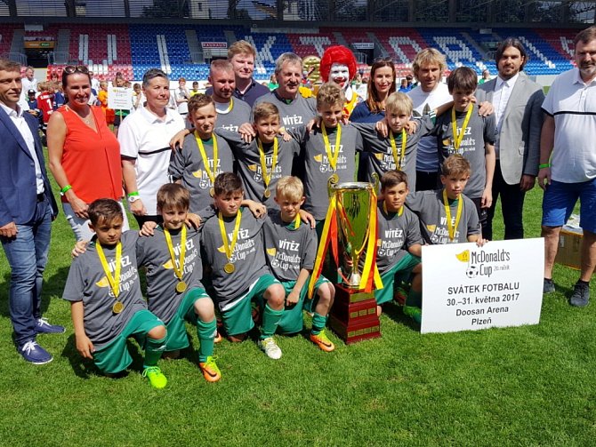 Žáci ze ZŠ Sever Hradec Králové ovládli 20. ročník fotbalového McDonald’s Cupu.