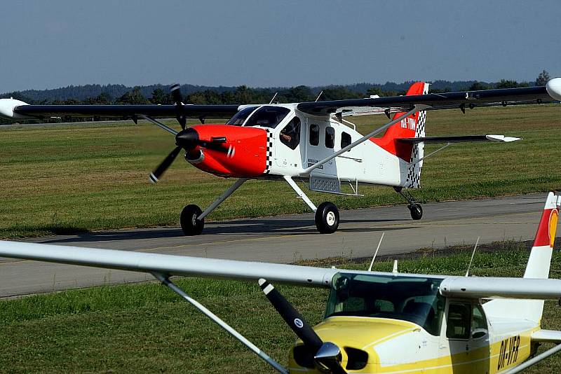 Slavnostní křest ve čtvrtek 27. srpna absolvoval na hradeckém letišti nový dopravní letoun SMG–92 Finist vyráběný v Česku. 