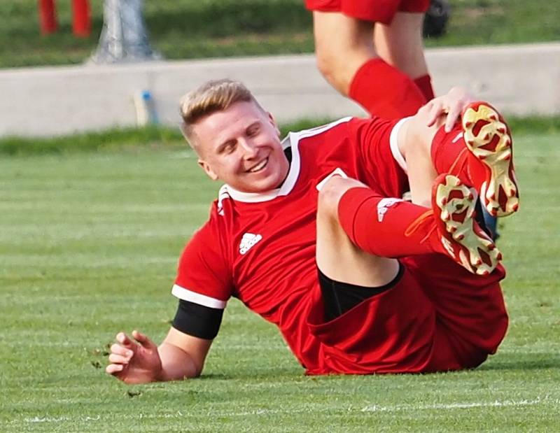 OKRESNÍ PŘEBOR Nechanice (v modrém) – Dohalice 3:1.