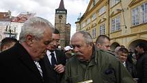 Prezident Miloš Zeman přijel na třídenní návštěvu královéhradeckého kraje. Odpoledne diskutoval s lidmi na Valdštejnově náměstí.