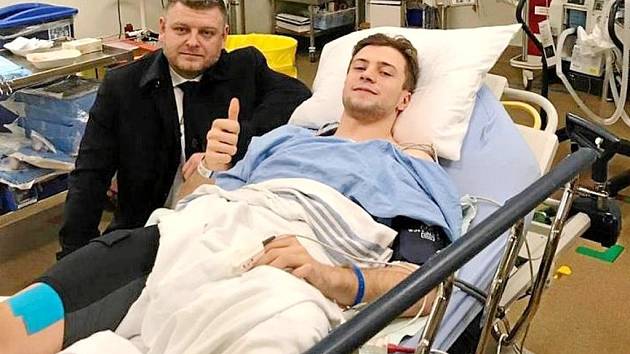 Hradecký hokejový obránce Michael Gaspar se zotavuje po zranění, které si přivodil na konci prosince na mistrovství světa hráčů do dvaceti let.
