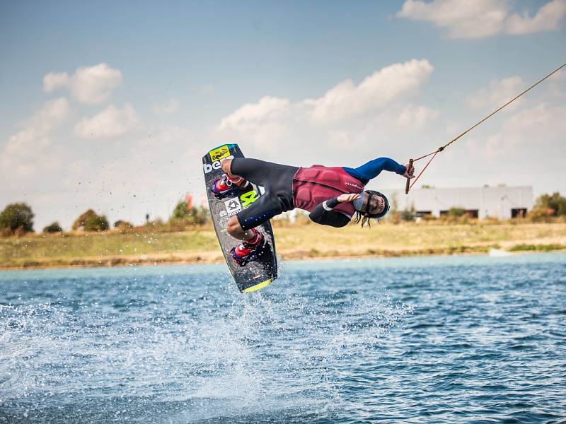 Wakepark na plačické pískovně u Hradce Králové.