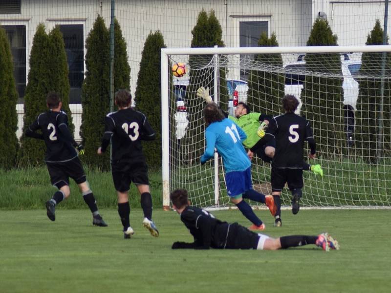 Krajská fotbalová I. A třída: TJ Lokomotiva Hradec Králové - TJ Sokol Třebeš.