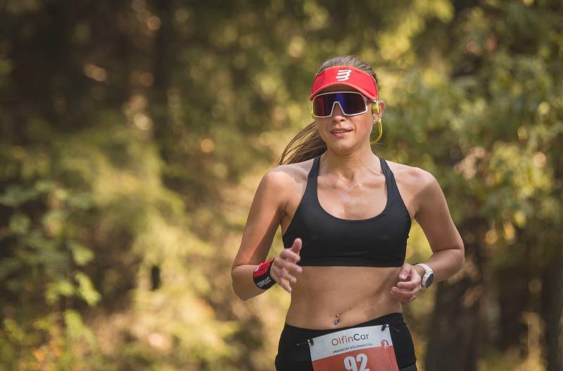 ZÁVODNÍCI všech věkových kategorií a úrovní se v neděli zúčastnili 9. ročníku Olfincar Hradeckého půl/maratonu.