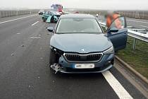 Dvě auta se srazila u Předměřic nad Labem na nové úseku D11 mezi Hradcem Králové a Jaroměří.