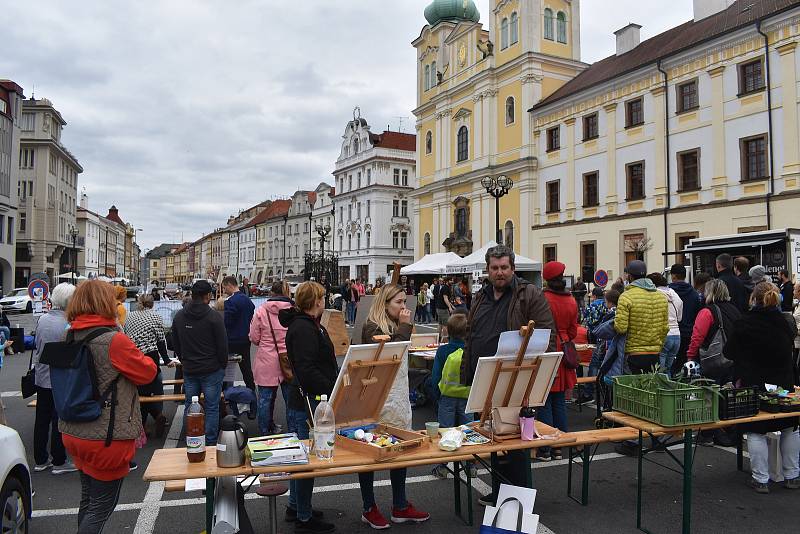 Velké náměstí v neděli odpoledne ožilo uměním.