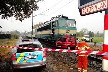 Tragický střet vlaku s osobním automobilem na železničním přejezdu v ulici Na Stavě v Třebechovicích pod Orebem.